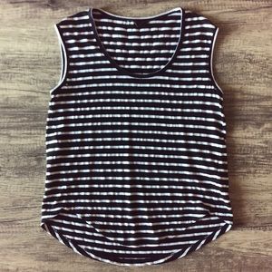 5 for $25 🛍 Black and White Banana Republic Tank